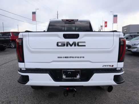 Used 2024 GMC Sierra 2500 AT4 w/ AT4 Premium Plus Package image 5