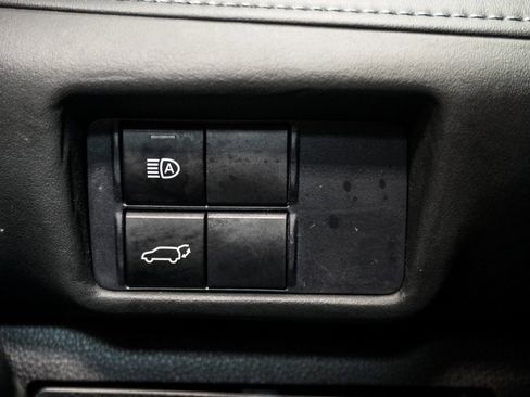 Used 2021 Toyota Highlander XLE image 25