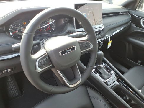 New 2026 Jeep Compass Latitude image 9