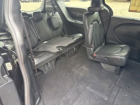 Used 2025 Chrysler Pacifica Select FWD image 17