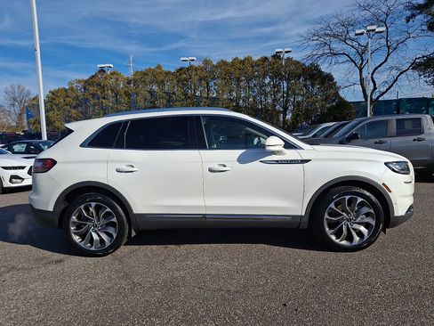 Used 2022 Lincoln Nautilus Reserve w/ Equipment Group 201A image 12