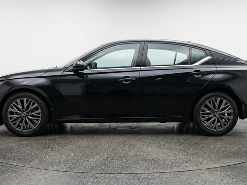 Used 2025 Nissan Altima 2.5 SV FWD image 5
