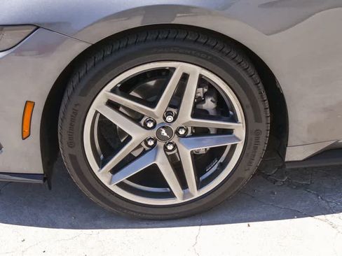 Used 2025 Ford Mustang Convertible RWD image 5