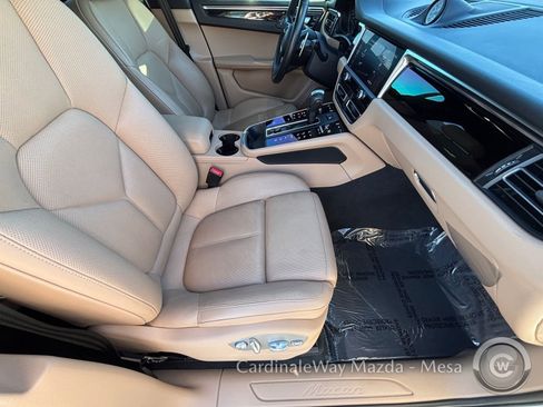 Used 2022 Porsche Macan image 11