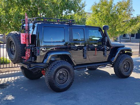 Used 2016 Jeep Wrangler Unlimited Sahara AWD/4WD image 8