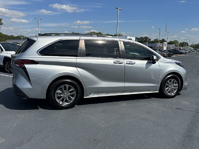 Used 2021 Toyota Sienna XLE FWD image 8