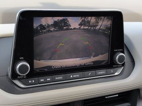 Certified 2023 Nissan Rogue SV FWD image 20