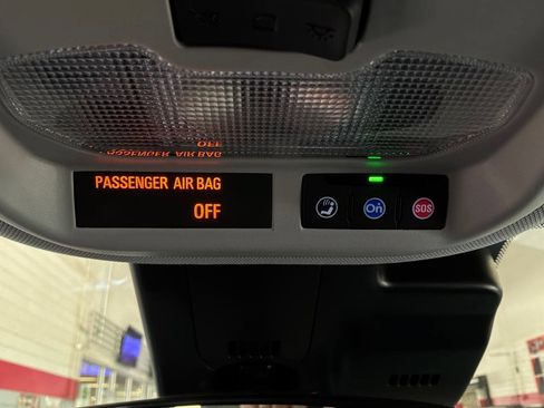Used 2025 Chevrolet Trax LT w/ LT Convenience Package FWD image 18