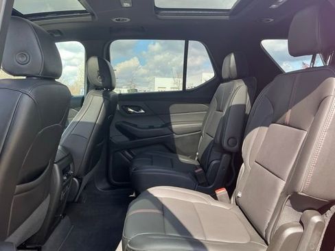 Used 2023 Chevrolet Traverse RS image 35