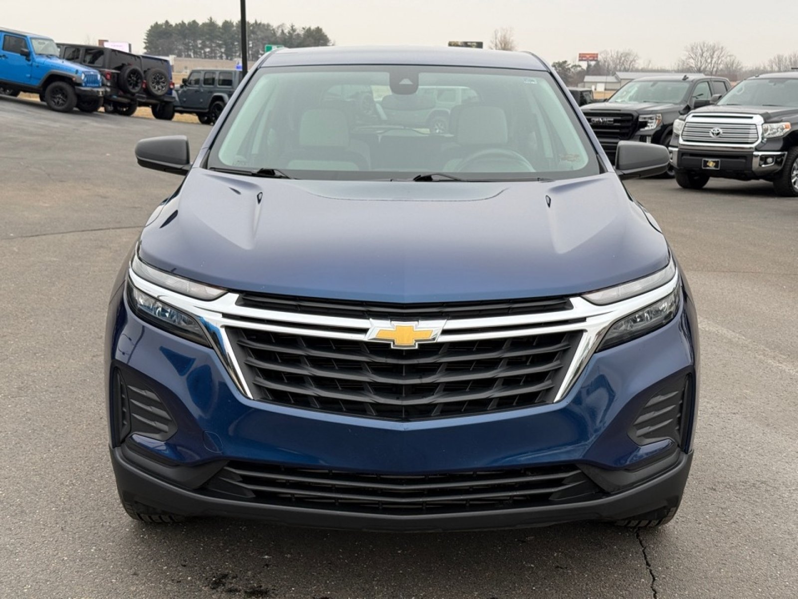 Used 2023 Chevrolet Equinox LS AWD/4WD image 3