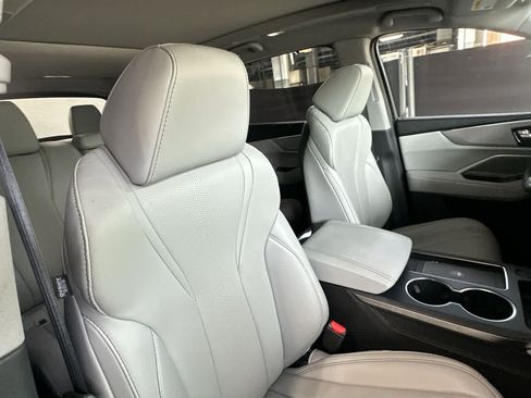 Used 2025 Acura MDX FWD w/ Technology Package image 26