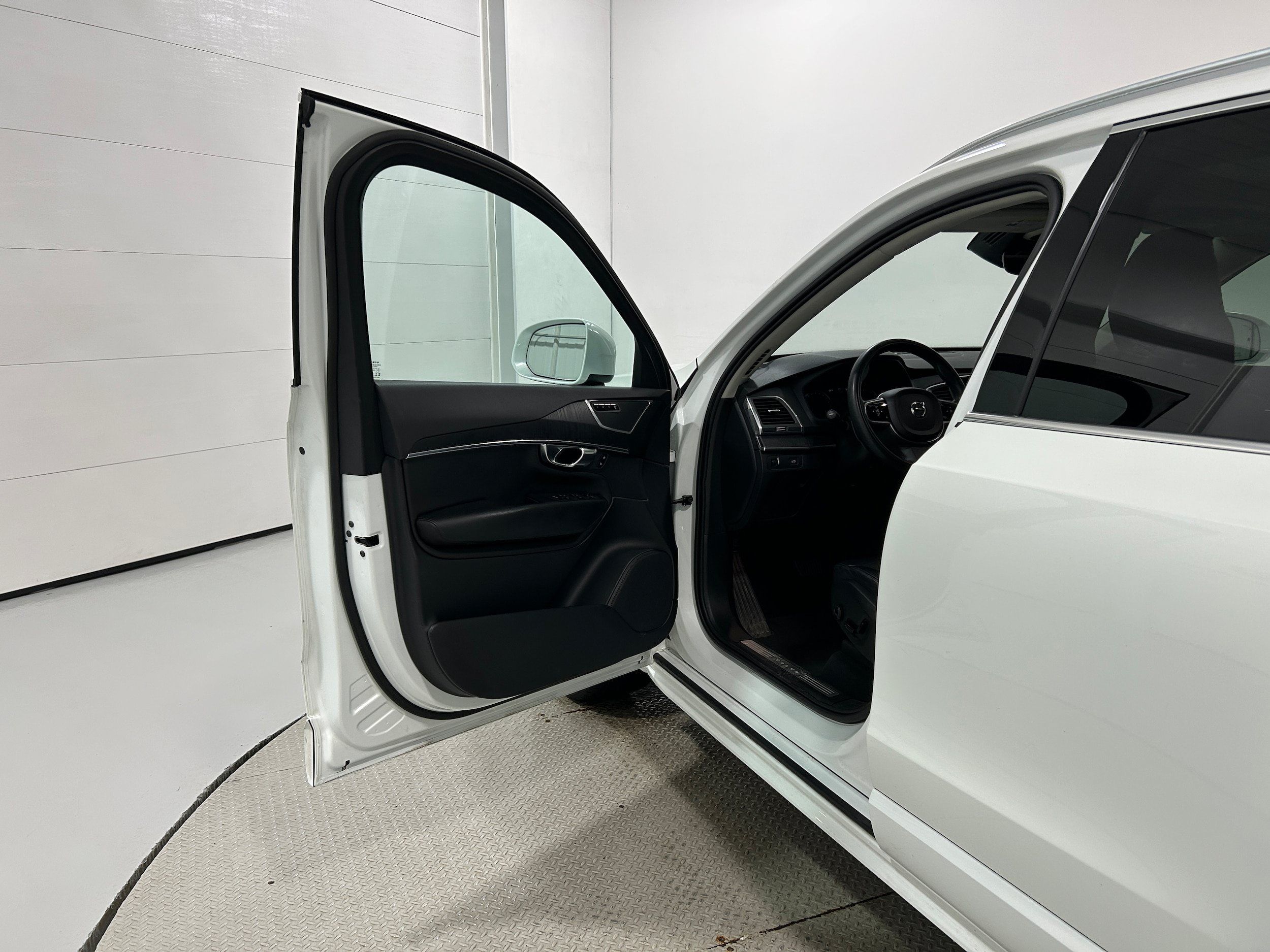 Used 2020 Volvo XC90 T5 Momentum AWD/4WD image 18