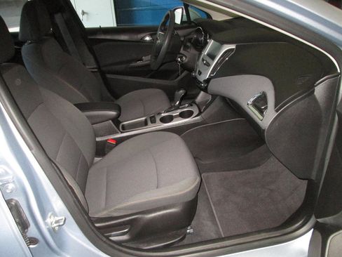 Used 2018 Chevrolet Cruze LS image 20