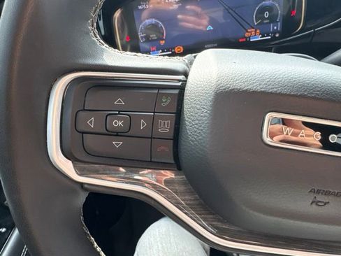 Used 2022 Jeep Wagoneer Series III w/ Premium Group I AWD/4WD image 10