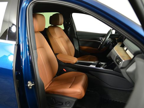 Used 2023 Audi e-tron Premium Plus w/ Premium Plus Package image 18