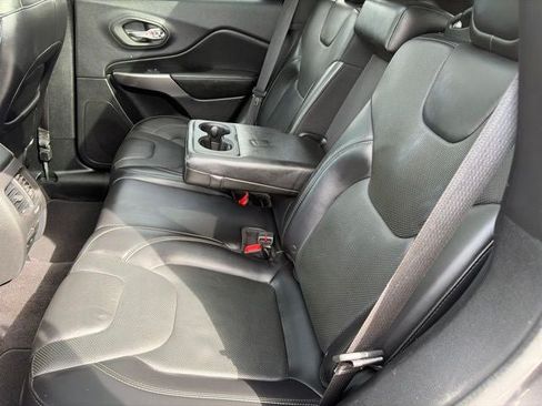 Used 2019 Jeep Cherokee Limited w/ Trailer Tow Group AWD/4WD image 12