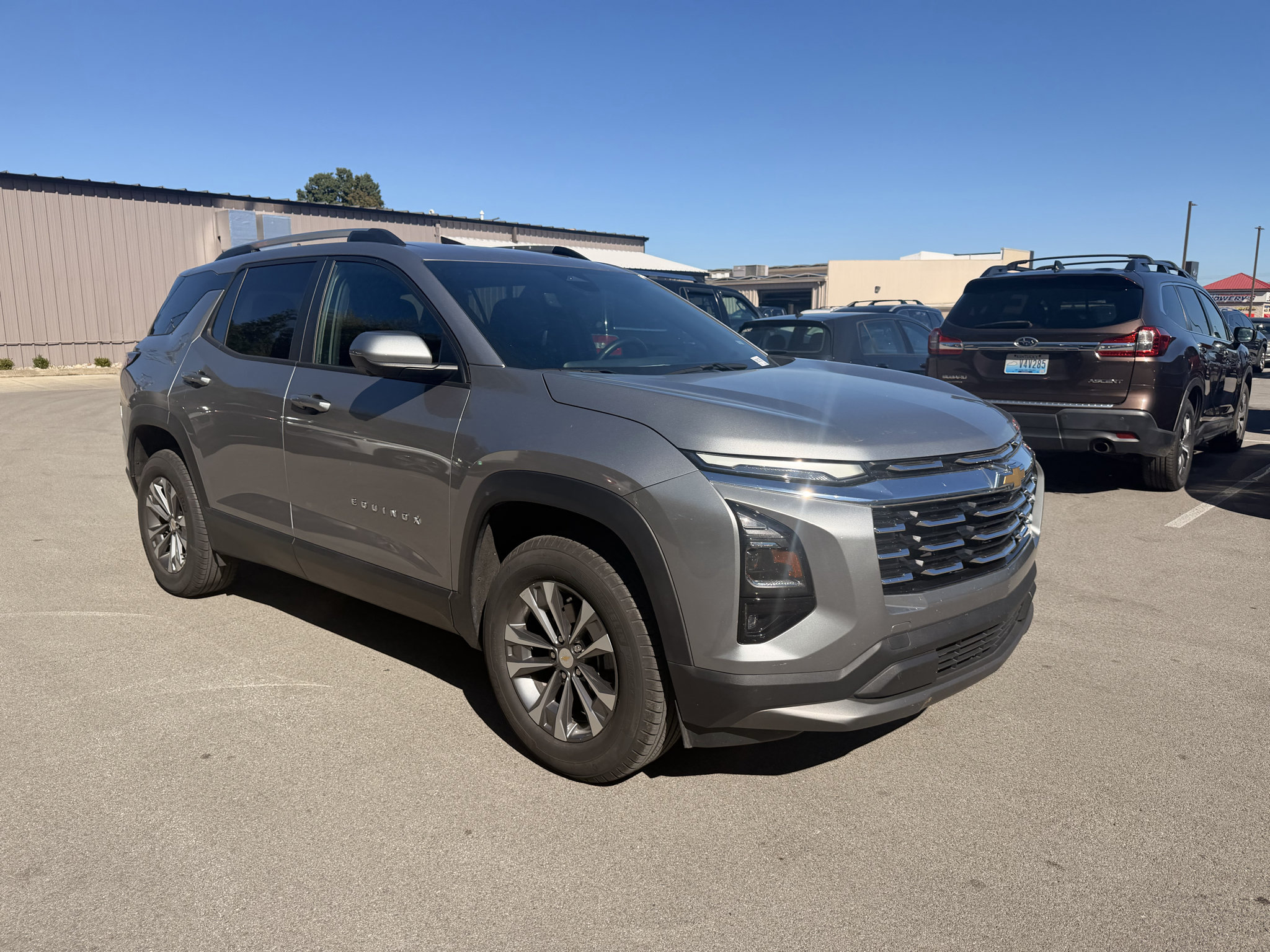 Used 2025 Chevrolet Equinox LT w/ Convenience Package II AWD/4WD image 3