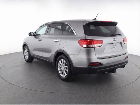 Used 2017 Kia Sorento L image 5