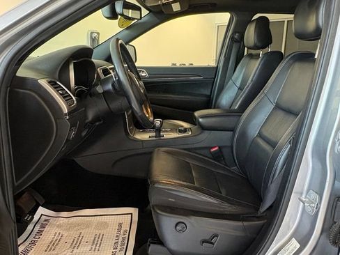 Used 2018 Jeep Grand Cherokee Laredo AWD/4WD image 10