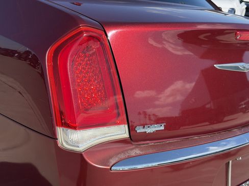 Used 2015 Chrysler 300 C image 9