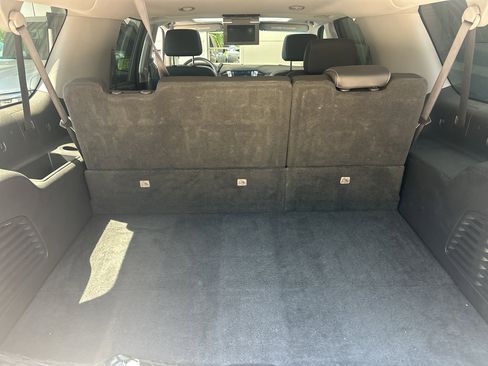 Used 2018 Chevrolet Suburban Premier RWD image 36
