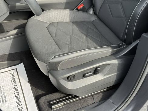 Used 2024 Volkswagen Atlas SE image 14