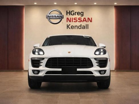 Used 2017 Porsche Macan AWD/4WD image 3
