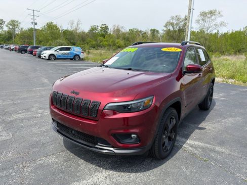Used 2021 Jeep Cherokee Latitude Plus AWD/4WD image 2