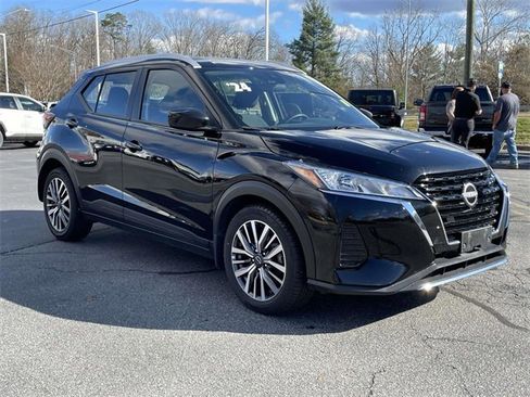 Used 2024 Nissan Kicks SV image 7