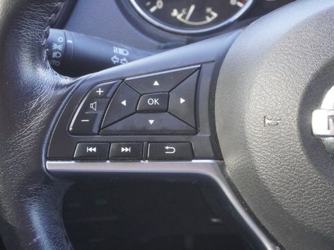 Used 2019 Nissan Rogue SV image 19