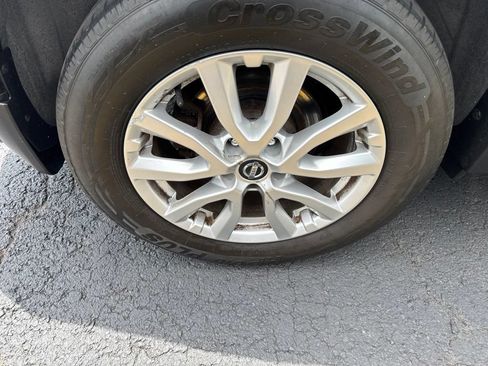 Used 2017 Nissan Rogue SV AWD/4WD image 21