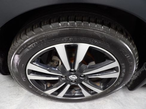 Used 2019 Nissan Kicks SR FWD image 23