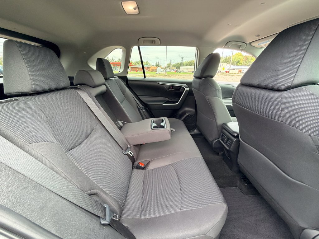 Used 2023 Toyota RAV4 LE AWD/4WD image 9