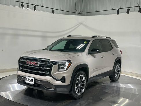 Used 2025 GMC Terrain Elevation w/ Elevation Premium Package AWD/4WD image 8