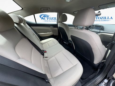 Used 2017 Hyundai Elantra SE FWD image 12