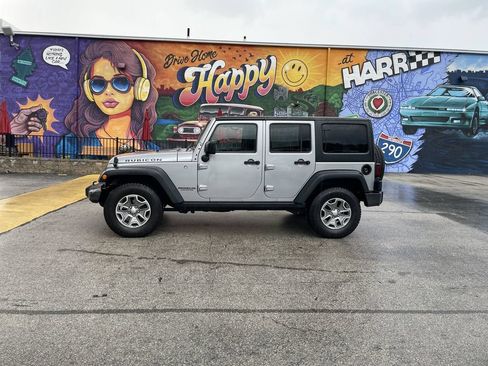 Used 2017 Jeep Wrangler Unlimited Rubicon w/ Cold Weather Group AWD/4WD image 2