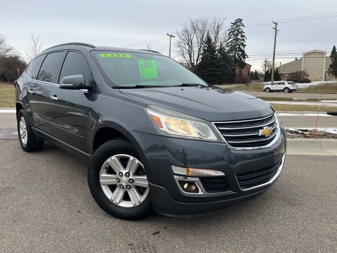 Used 2014 Chevrolet Traverse LT image 2