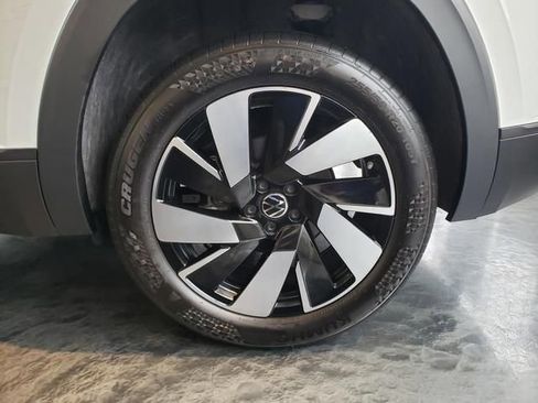 New 2025 Volkswagen Atlas Cross Sport SE FWD image 12