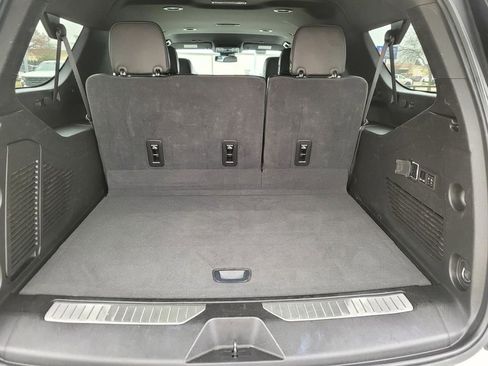 Used 2023 Chevrolet Suburban Premier image 15
