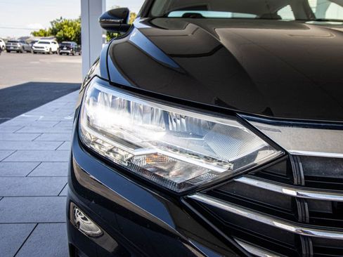 Used 2021 Volkswagen Jetta SE w/ SE Cold Weather Package image 5