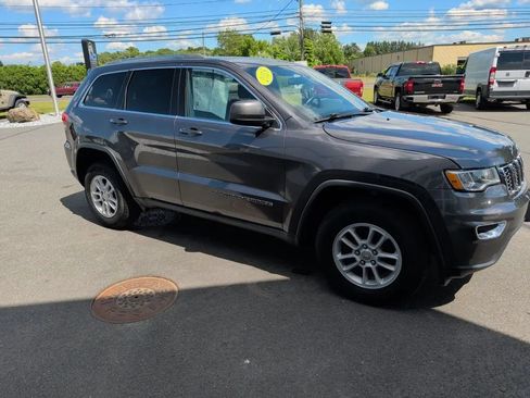 Used 2018 Jeep Grand Cherokee Laredo AWD/4WD image 5