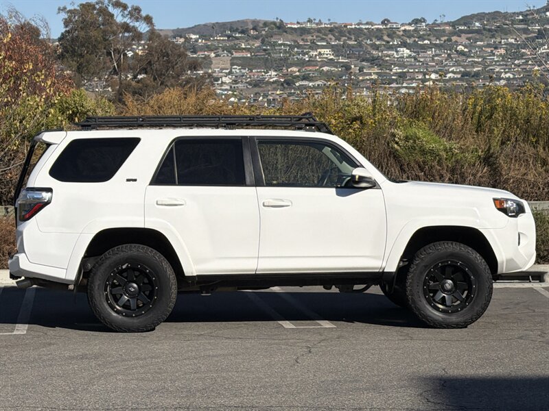 Used 2018 Toyota 4Runner SR5 AWD/4WD image 7