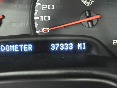 Used 2004 Chevrolet Corvette Coupe RWD image 14