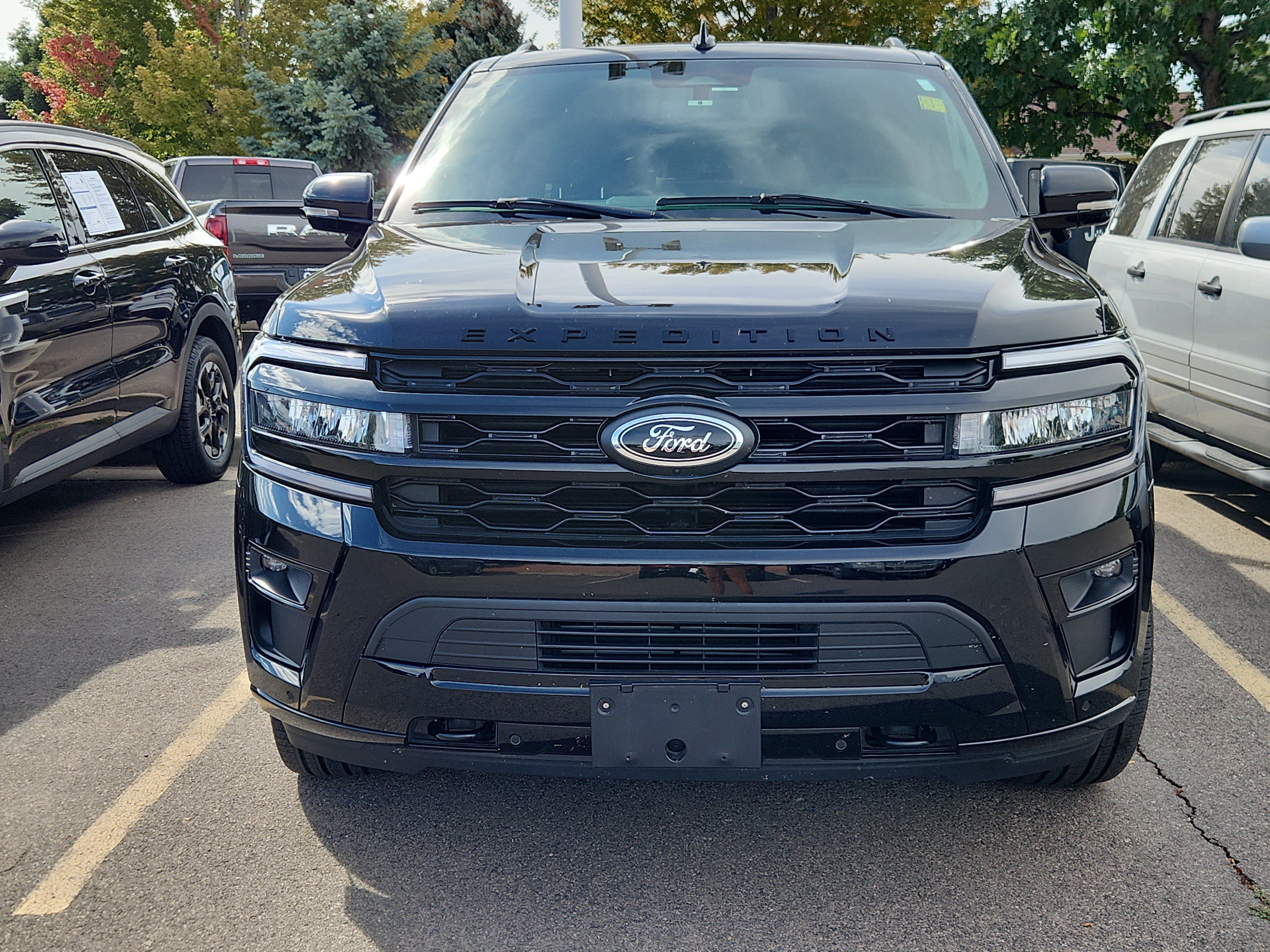 Used 2024 Ford Expedition Max Limited AWD/4WD image 16