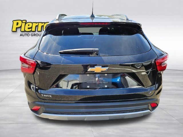 Used 2025 Chevrolet Trax LT FWD image 5