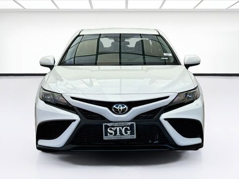 Used 2021 Toyota Camry SE FWD image 2