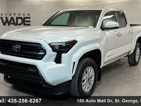 Used 2025 Toyota Tacoma SR5 AWD/4WD image 1