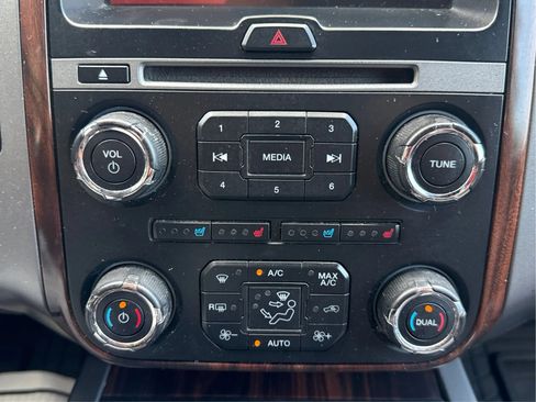 Used 2015 Ford Expedition Platinum AWD/4WD image 32