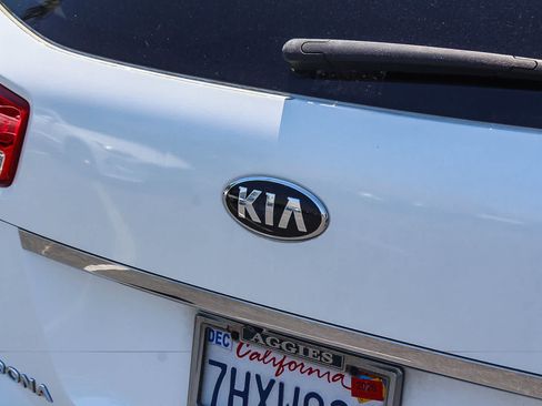 Used 2015 Kia Sedona SX FWD image 9