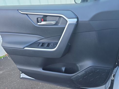 Used 2024 Toyota RAV4 XLE image 33